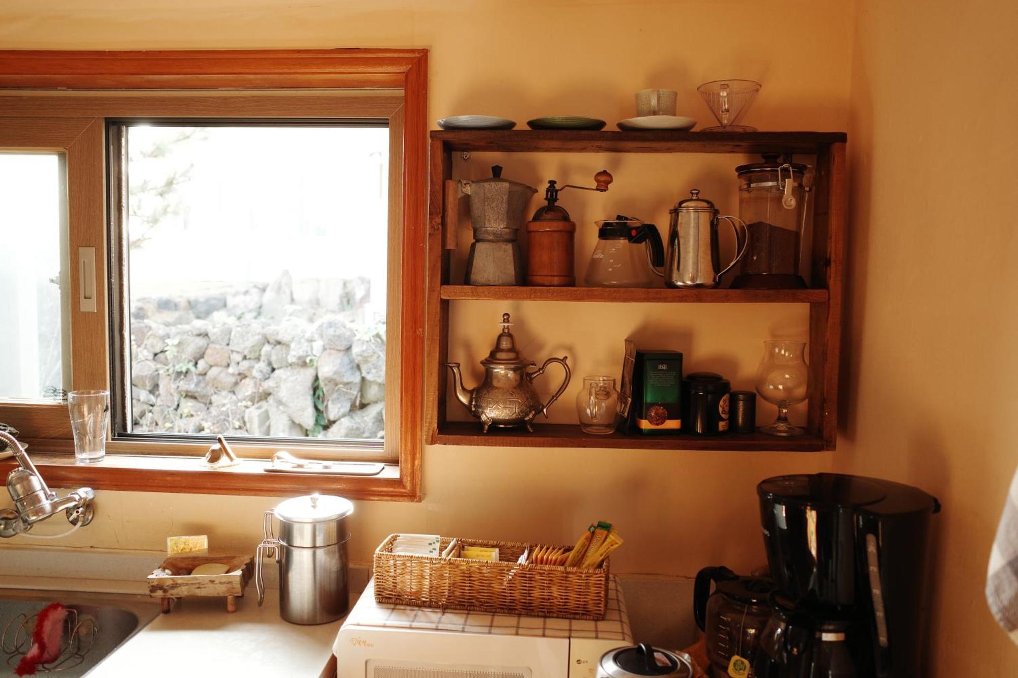 Shanti Shanti Guest House Jeju Bagian luar foto